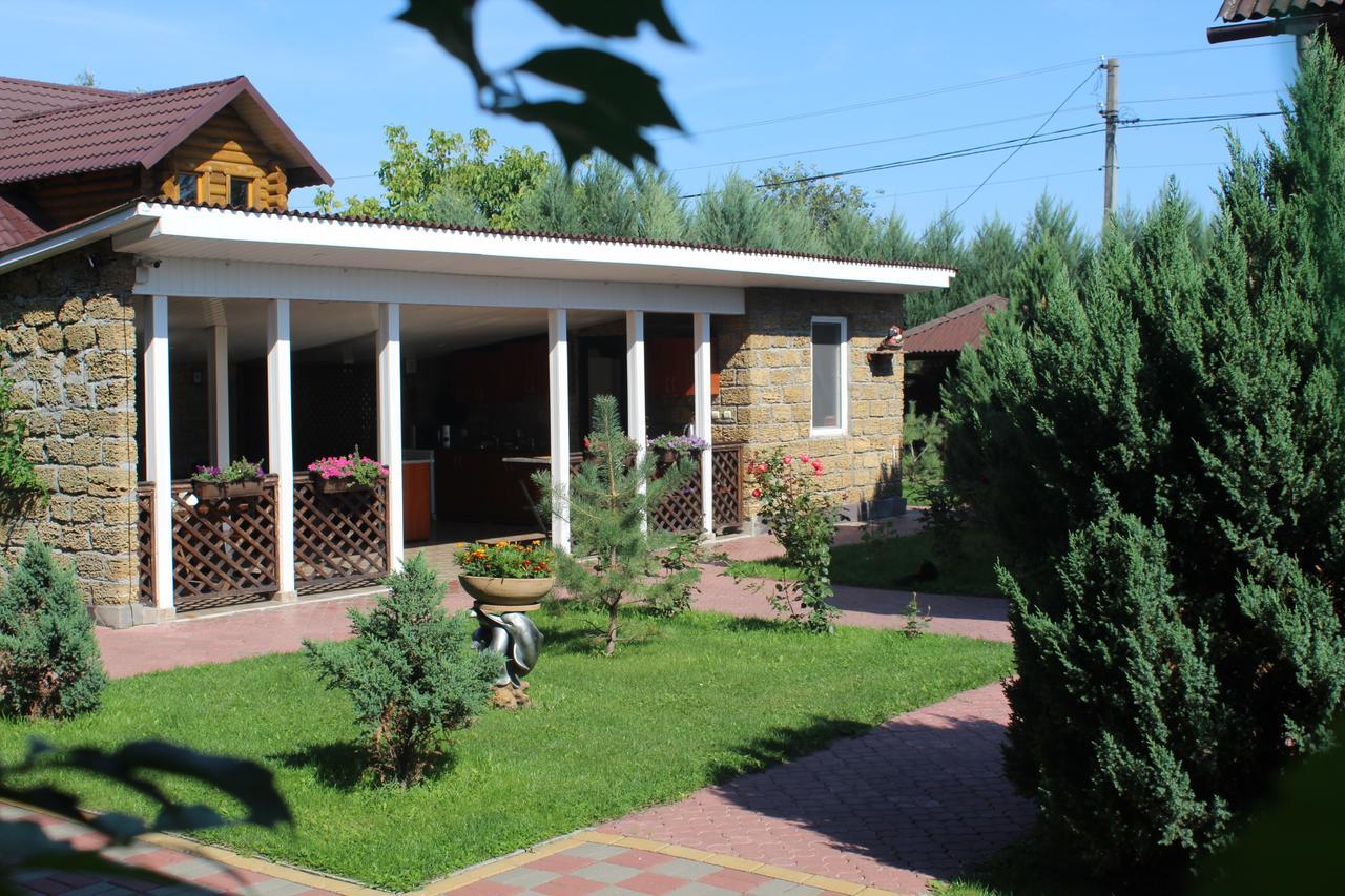 Hotel-Complex Mizh Triokh Ozer Svityaz' Exterior foto